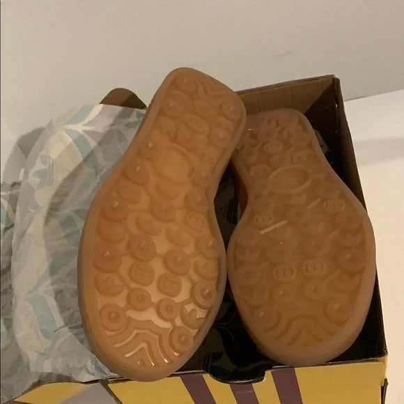 Unbranded Sz 10.5 Brown and Red Sneakers with Monogram - Picture 2 of 2